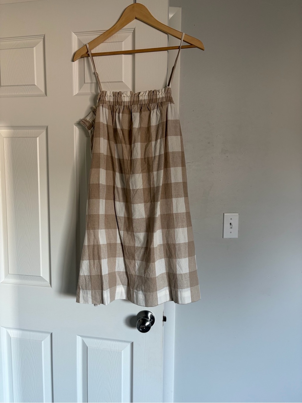 Carly Jean Los Angeles Beige and White Gingham Midi Dress w/ Pockets